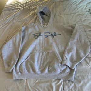 Gildan Gray Hoodie Sweatshirt with Taylor Swift  Chest Graphic